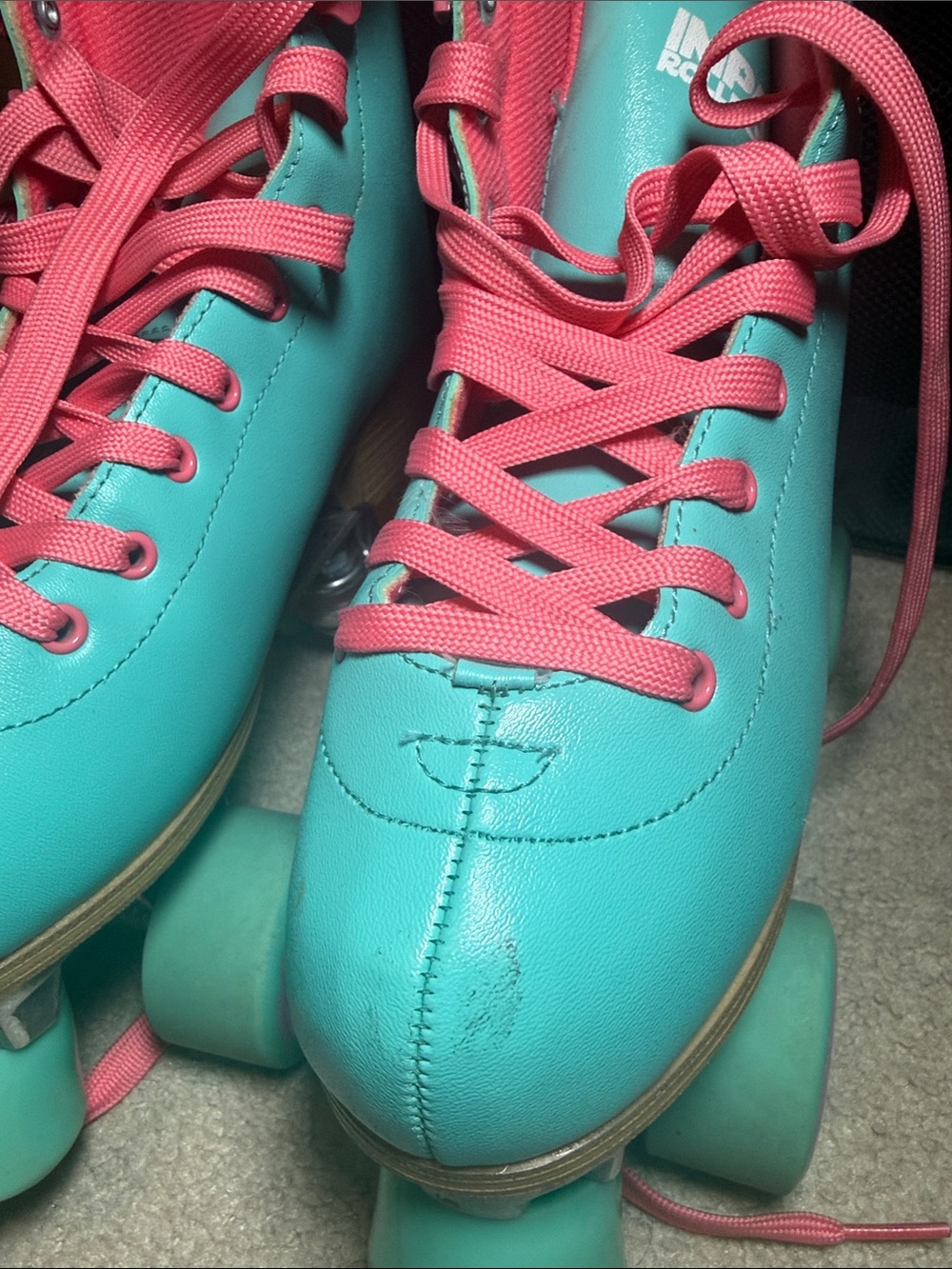 Impala Mint & Coral Quad Roller Skates with Protective Gear and Pink Skate Bag - Picture 3 of 16